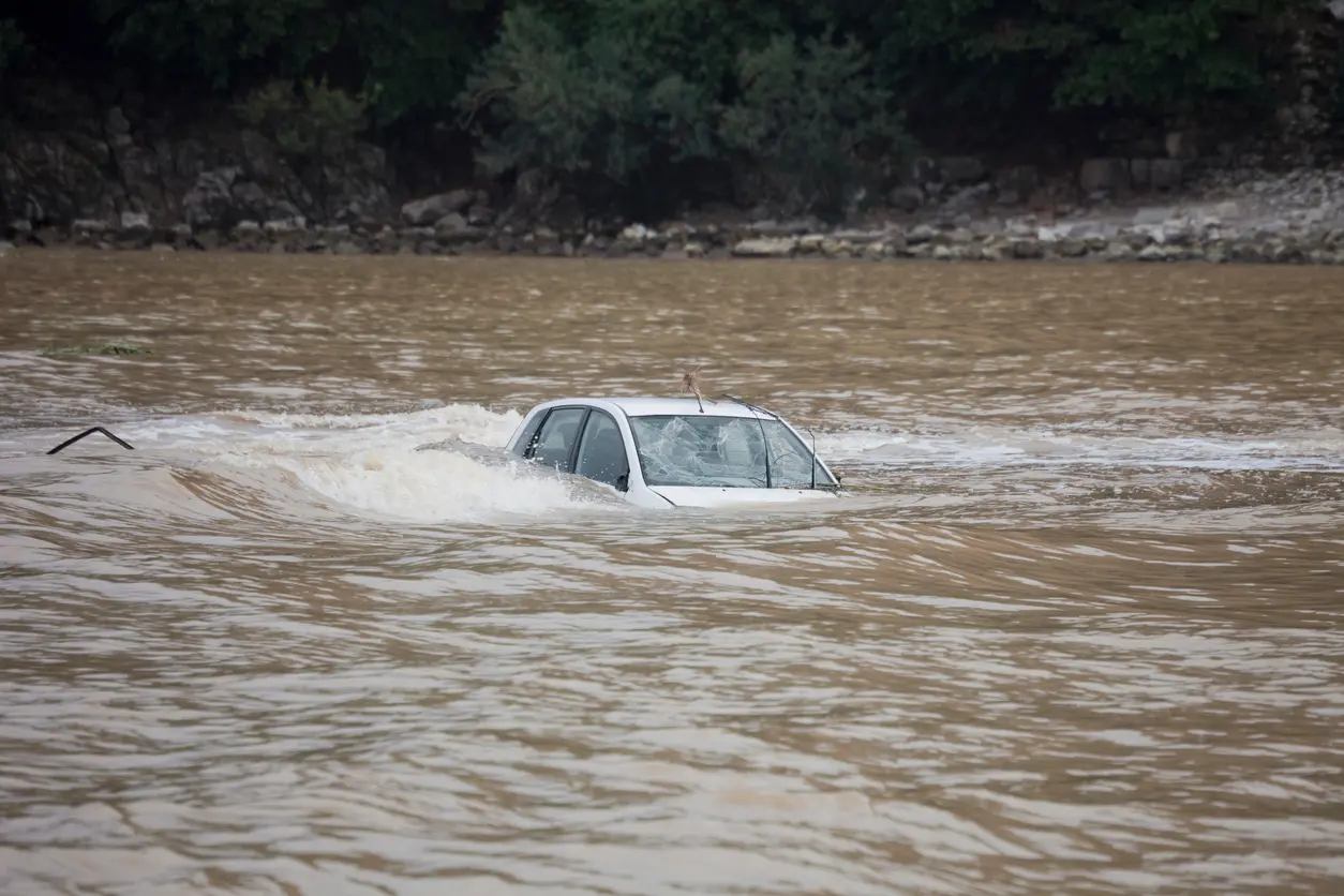 Voiture inondée : Quoi faire?